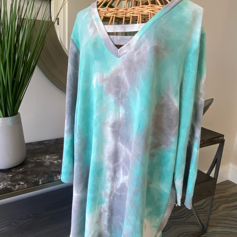 Honey Me Turquoise and Grey Tye dyed v-neck design blouse.